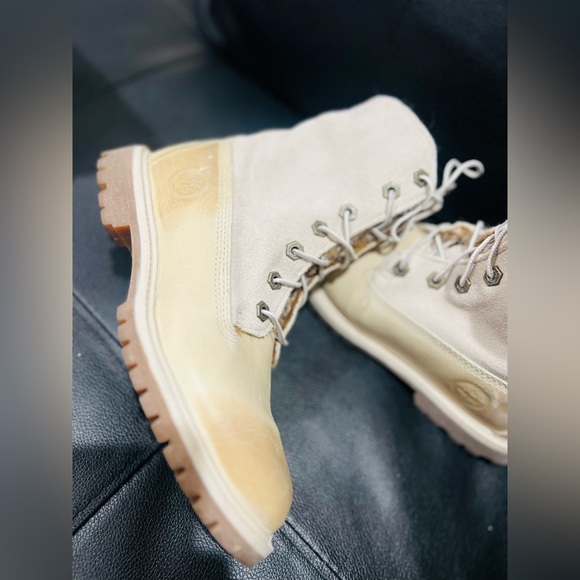 Timberland faux fur boots size 6 very soft in the inside cozy for cold weather - Picture 4 of 13